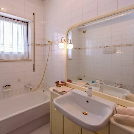 Dresda Penthouse Meta